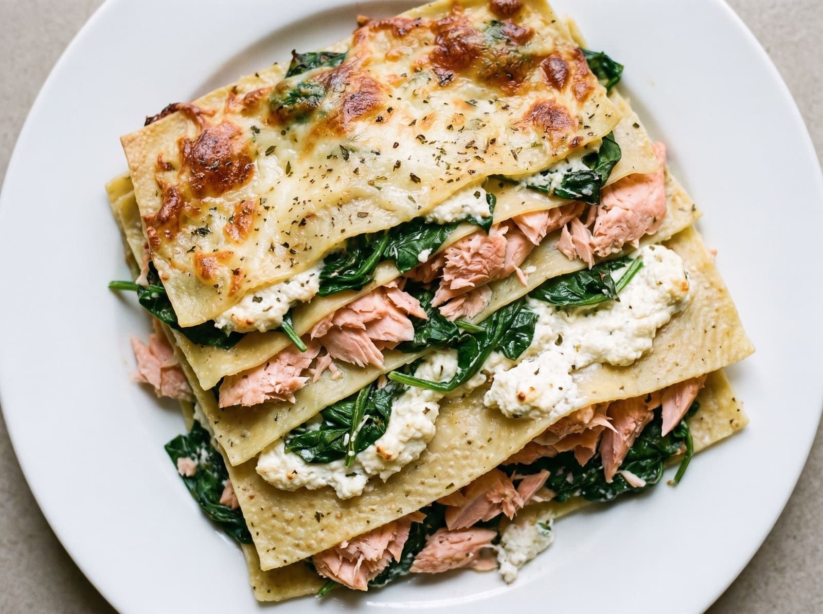 Lasagnes au saumon, épinards et ricotta